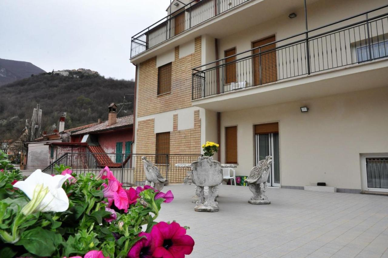 Albergo Rio Canistro Kültér fotó
