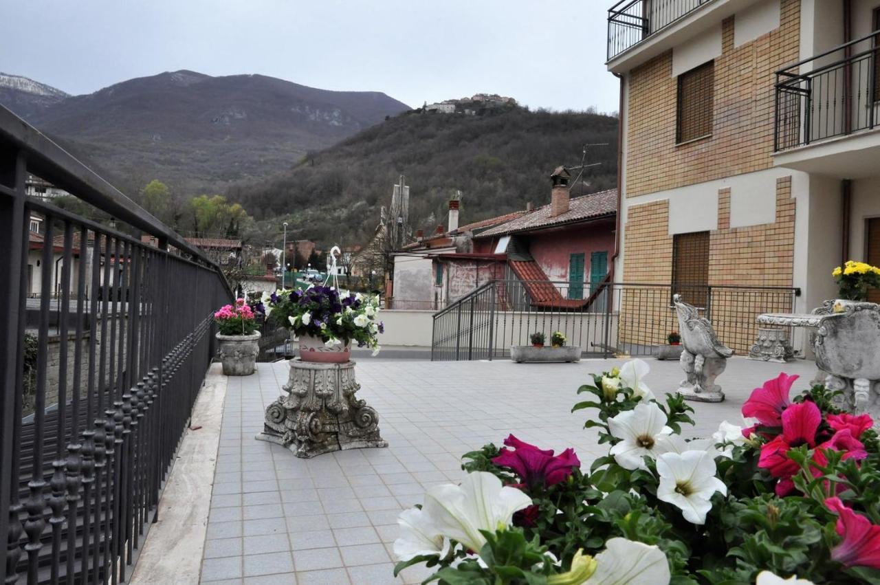 Albergo Rio Canistro Kültér fotó
