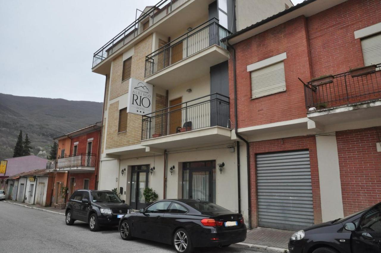 Albergo Rio Canistro Kültér fotó